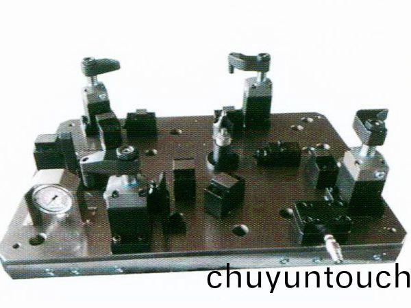齒輪室(shi)罩(zhao)蓋液(ye)壓裌具